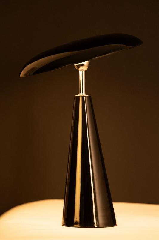 Audrey 33cm Noir portable De Eja - Audrey trouve parfaitement sa place sur une table basse, une table de chevet ou un rebord de fenêtre.