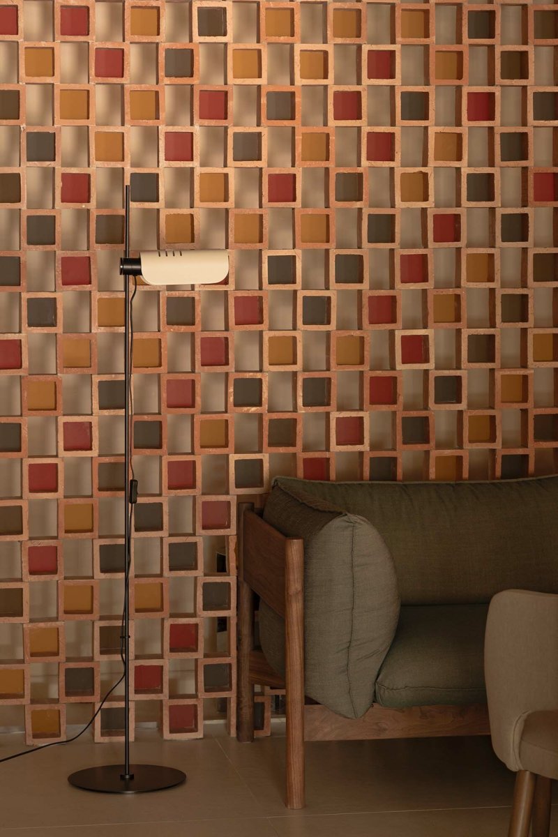 Martinica Beige lampadaire De Faro Barcelona - Dot&eacute;e d'une douille E27 et d'une construction robuste, Martinica est &agrave; la fois &eacute;l&eacute;gante et pratique&nbsp;: le choix id&eacute;al pour ceux qui recherchent un &eacute;clairage &agrave; la fois original, de qualit&eacute; et cr&eacute;atif.