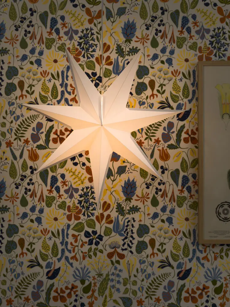 Étoile En Papier Ø60 Blanc De Konstsmide - Avec son design &eacute;l&eacute;gant et sa lumi&egrave;re douce, il cr&eacute;e une atmosph&egrave;re de No&euml;l calme et chaleureuse.