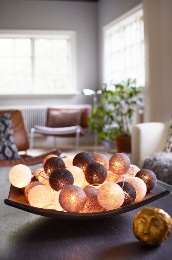 Irislights Brownie 35-lights Brun De Irislights - Compos&eacute;e de boules de coton et de polyester faites main, elle se d&eacute;cline dans diff&eacute;rentes nuances de brun et diffuse une lumi&egrave;re &eacute;clatante.