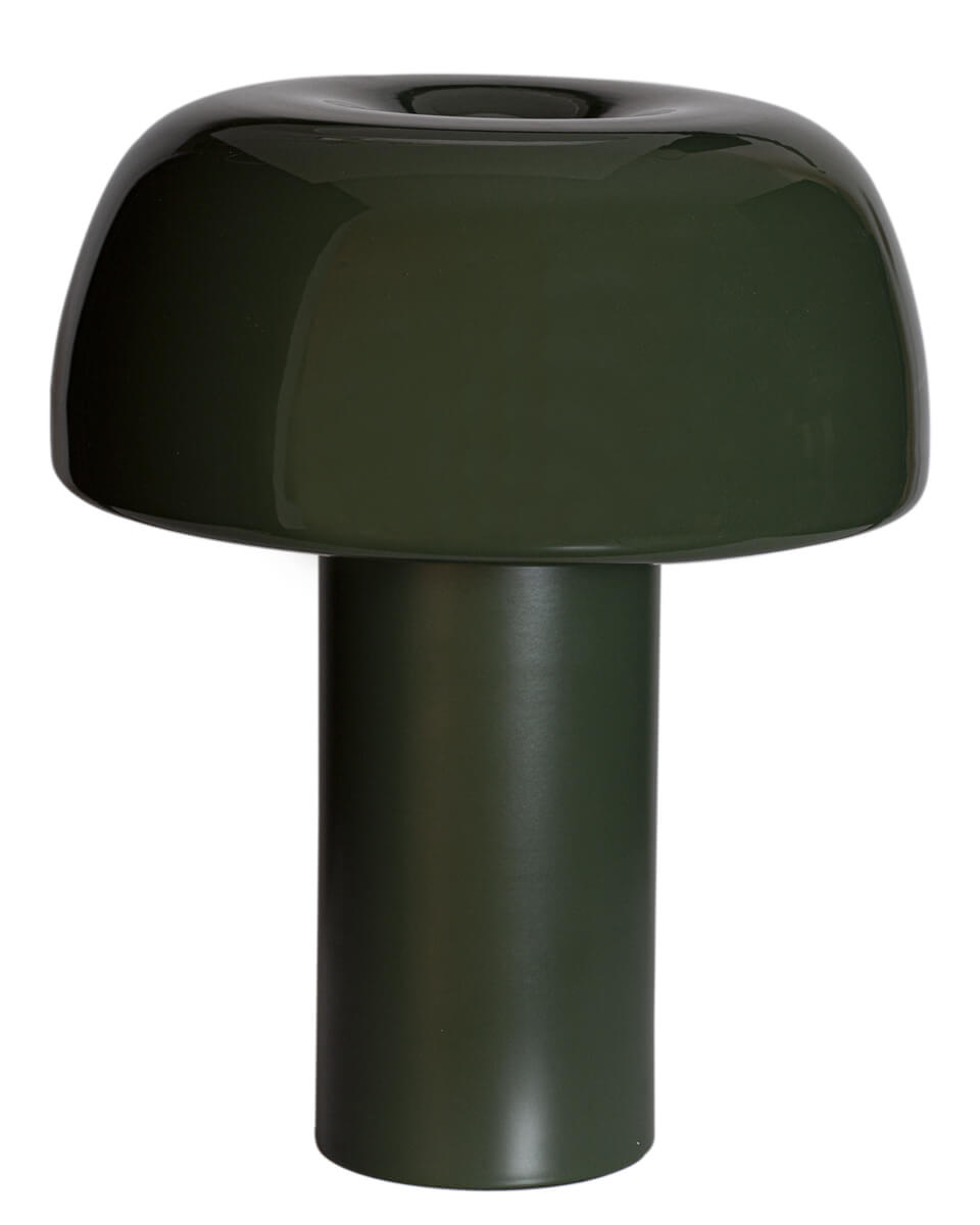 Lean on Me 40cm Vert foncé lampe de table De By Rydéns - La lampe est en m&eacute;tal, la base de la lampe ayant une finition mate et l'abat-jour ayant une finition brillante, cr&eacute;ant un beau contraste.
