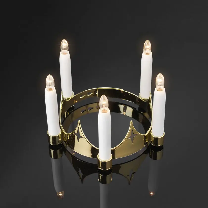 Couronne De Sainte Lucie Or De Konstsmide - Lustre traditionnel Lucia en plastique de couleur dor&eacute;e avec 5 lumi&egrave;res LED blanches qui diffusent une lumi&egrave;re chaude et atmosph&eacute;rique.