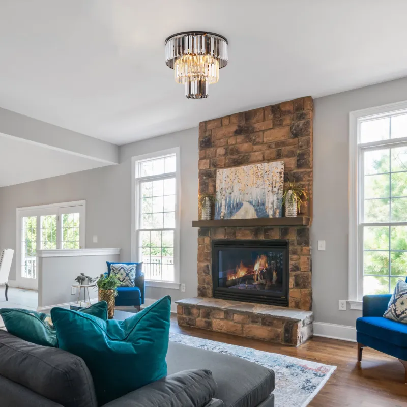 Naxis Ø40 Couleur fumée plafonnier De Globo Lighting - Naxis &auml;r en vacker plafond tillverkad av mattsvart metall och &auml;r smyckad med kristaller i r&ouml;kf&auml;rgat och klart glas.