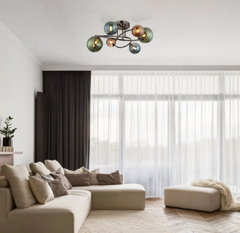 Riha Ø65 Multicolore plafonnier De Globo Lighting - De olika glaskulorna i brons, gr&ouml;nt och petrol ger lampan en dynamisk och lekfull karakt&auml;r samtidigt som de skapar en visuellt intressant ljusbild.