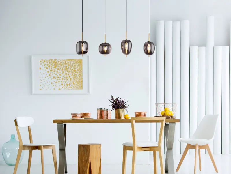 Blacky 110cm Laiton suspension De Globo Lighting - Blacky takpendel &auml;r perfekt att placera &ouml;ver ett matbord och ger en j&auml;mn och behaglig belysning.