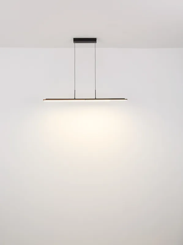 Quito 100cm Nature suspension De Globo Lighting - &nbsp;Sk&auml;rmen &auml;r tillverkad av aluminium och har en opalinl&auml;ggning i silikon som s&auml;kerst&auml;ller en mjuk och j&auml;mn ljusf&ouml;rdelning.