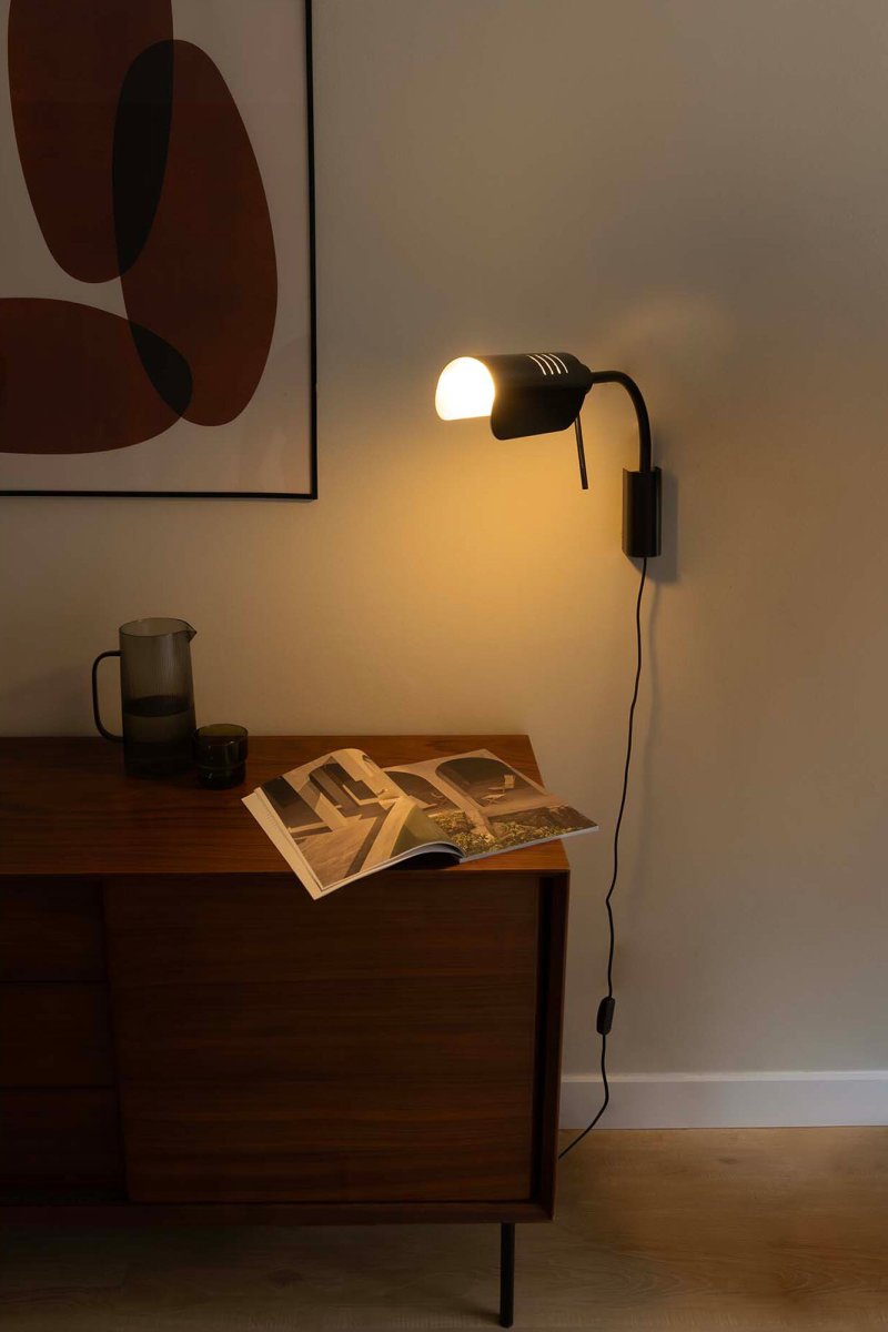 Martinica 47cm Noir lampe de lecture De Faro Barcelona - Dot&eacute;e d'une douille E27 et d'une fonctionnalit&eacute; polyvalente, Martinica est un ajout pratique et d&eacute;coratif &agrave; votre chambre, salon ou espace de travail.
