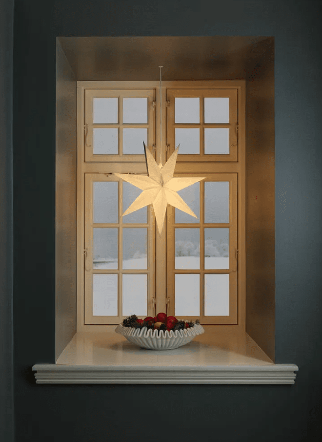 Étoile En Papier Ø60 Grège De Konstsmide - Avec son design &eacute;l&eacute;gant et sa lumi&egrave;re douce, il cr&eacute;e une atmosph&egrave;re de No&euml;l calme et chaleureuse.