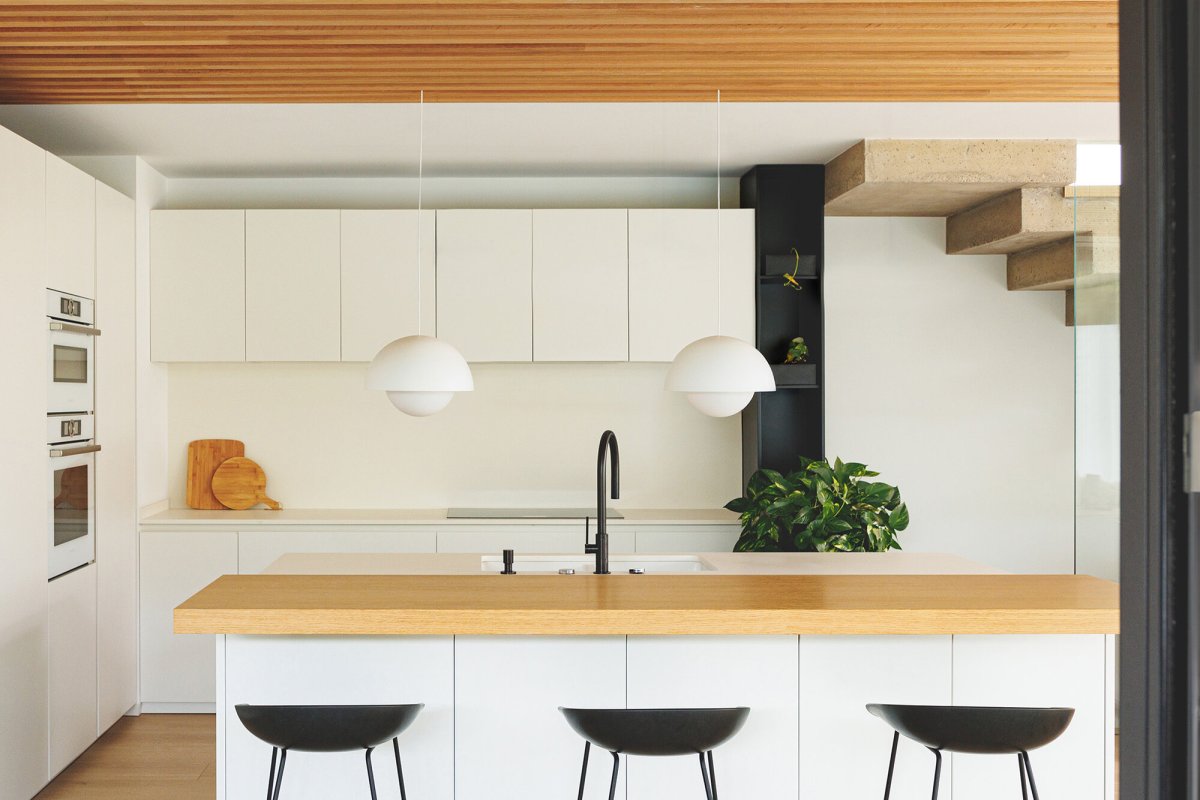 Marisol Ø30 Blanc suspension De Faro Barcelona - Avec sa finition blanche, Marisol s'int&egrave;gre parfaitement &agrave; tous les int&eacute;rieurs, de la cuisine au salon, en passant par le couloir et la salle &agrave; manger.