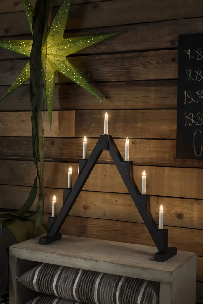 Candelabra 7 Lights Noir De Konstsmide - Le design moderne cr&eacute;e une atmosph&egrave;re &eacute;l&eacute;gante et les ampoules &eacute;mettent une lumi&egrave;re chaleureuse et invitante.