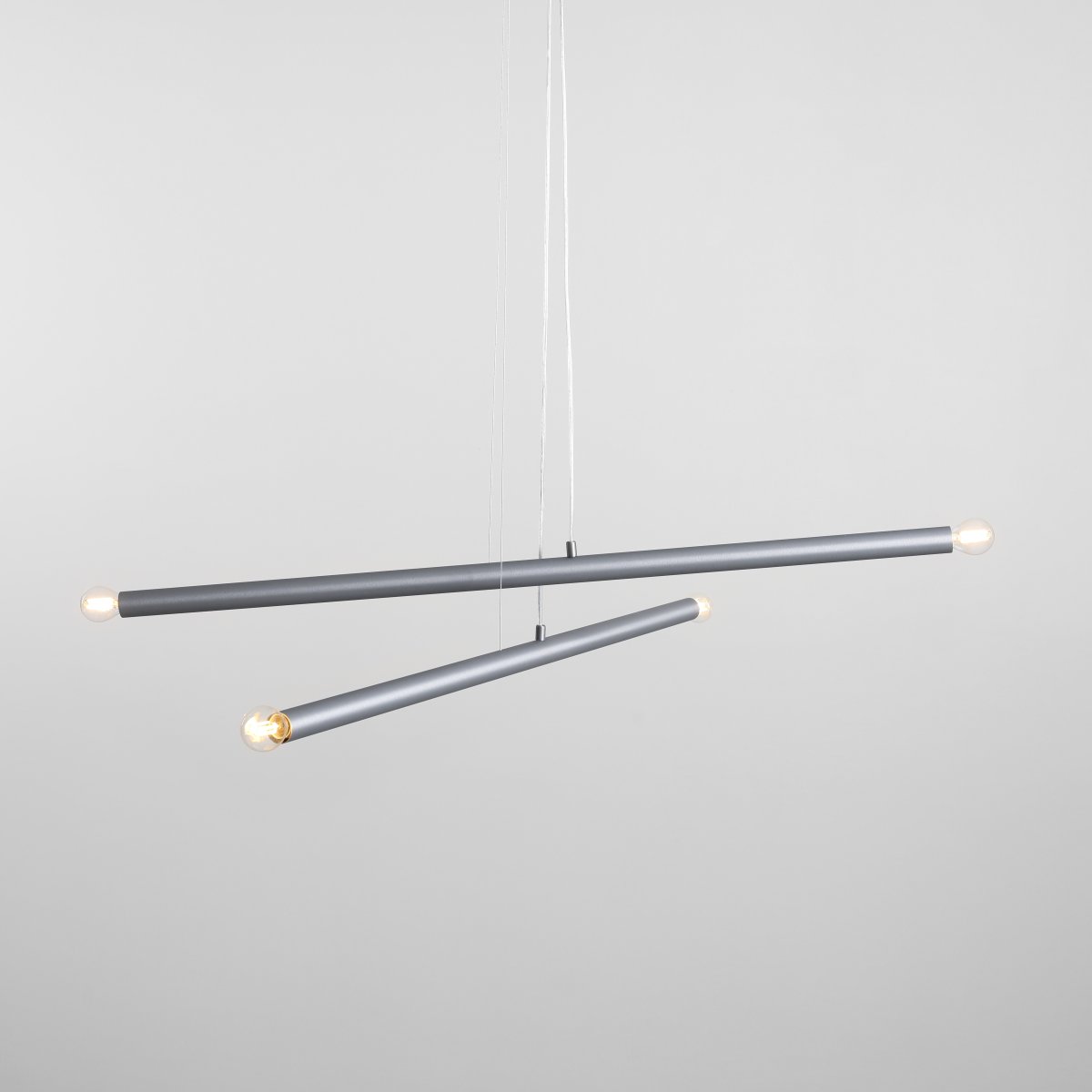 Tubo 4 100cm Acier suspension De Artera - Chaque tube mesure 100 cm de long et 3,2 cm de diamètre, et est équipé d'une source lumineuse à chaque extrémité.
