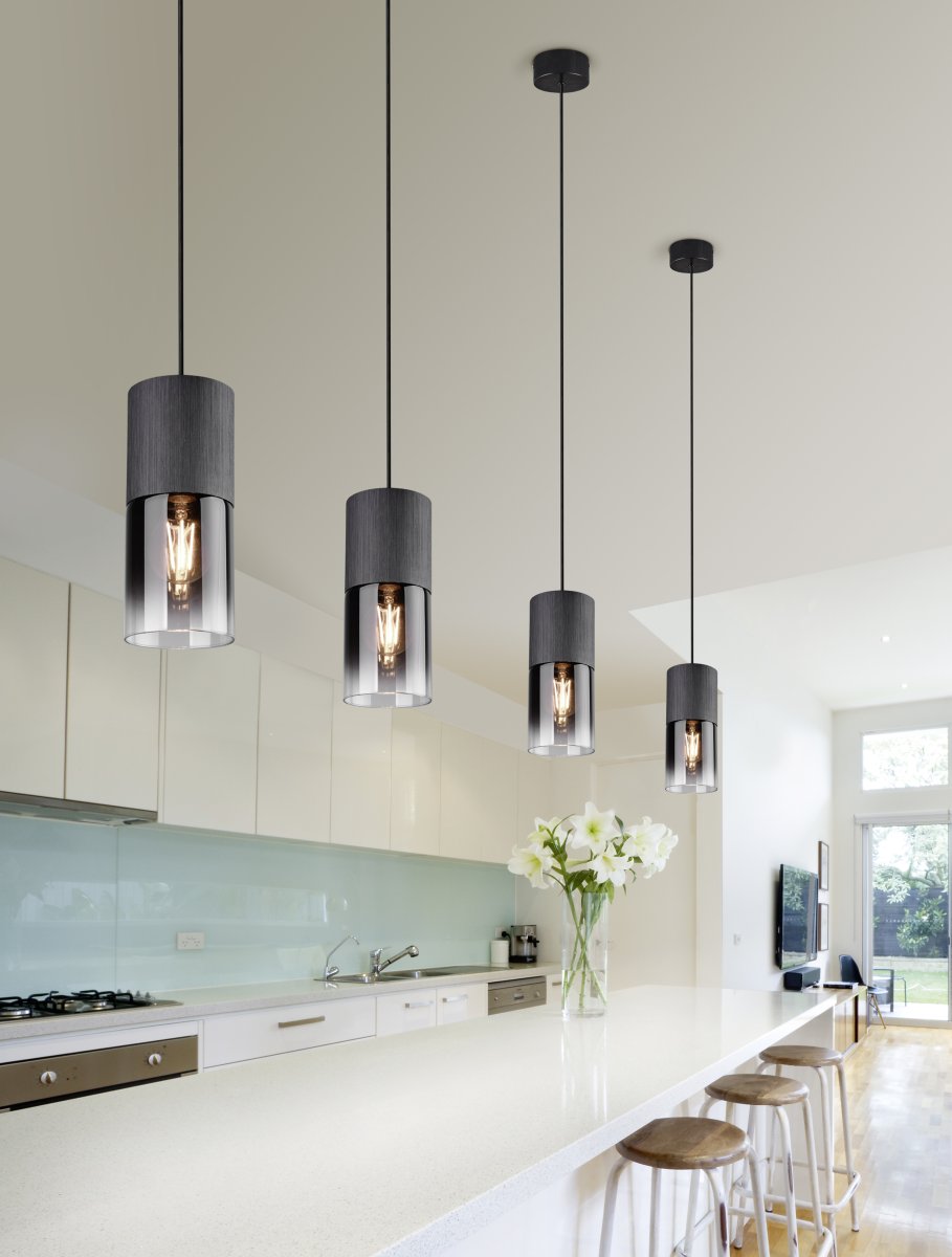 Robin Ø10 Noir suspension De Trio Lighting - La suspension moderne ROBIN attire tous les regards grâce à son élégant abat-jour en verre.