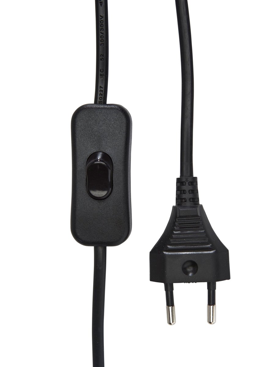 August Ø15 Blanc lampe de fenêtre De PR Home - La lampe est livrée avec un câble textile noir de 3 mètres de long et dispose d'une prise murale et d'un interrupteur d'alimentation.