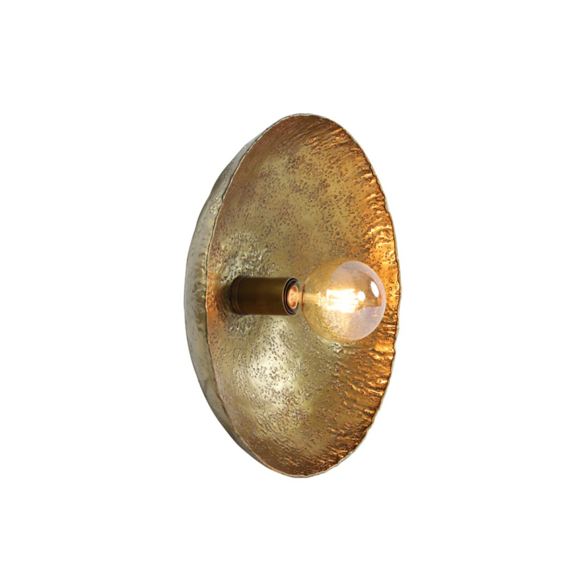 Neva Ø40 Bronze applique murale De Light & Living - La surface brute accentue le caractère de la lampe et diffuse la lumière de façon saisissante.