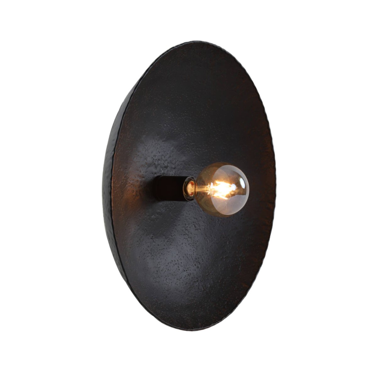 Neva Ø50 Noir applique murale De Light & Living - Sa surface brute lui donne du caractère et diffuse la lumière de façon saisissante.