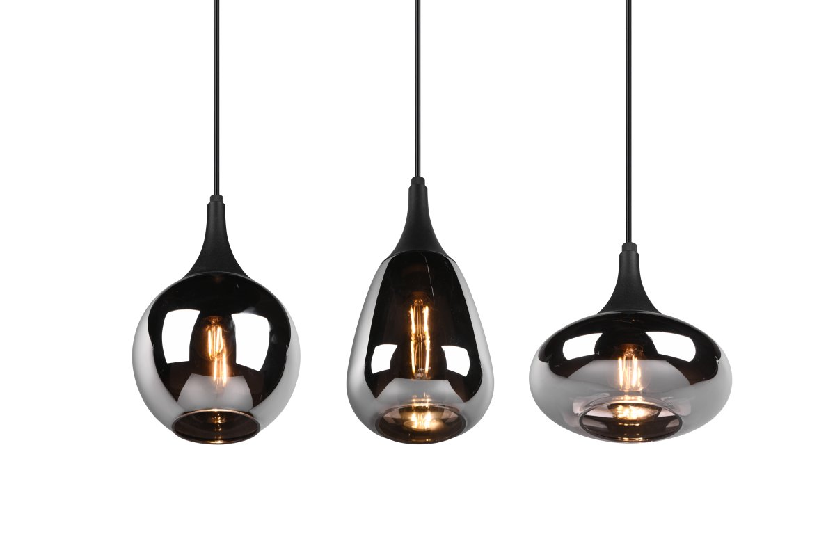 Lumina 68cm Noir suspension De Trio Lighting - La palette de couleurs noir mat et les abat-jour en verre en chrome bross&eacute; lui permettent de s'int&eacute;grer facilement dans diff&eacute;rents styles d'int&eacute;rieur.