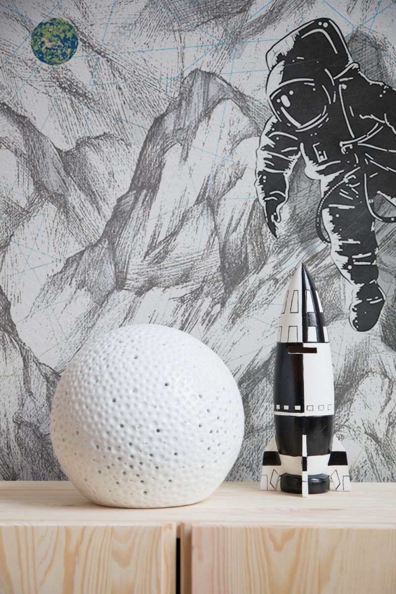 Moonlight 20cm Blanc lampe de table De Globen Lighting - La surface de cette lampe de table un peu plus moderne présente des trous perforés de différentes tailles ainsi que des cratères qui rappellent l'apparence des hommes.