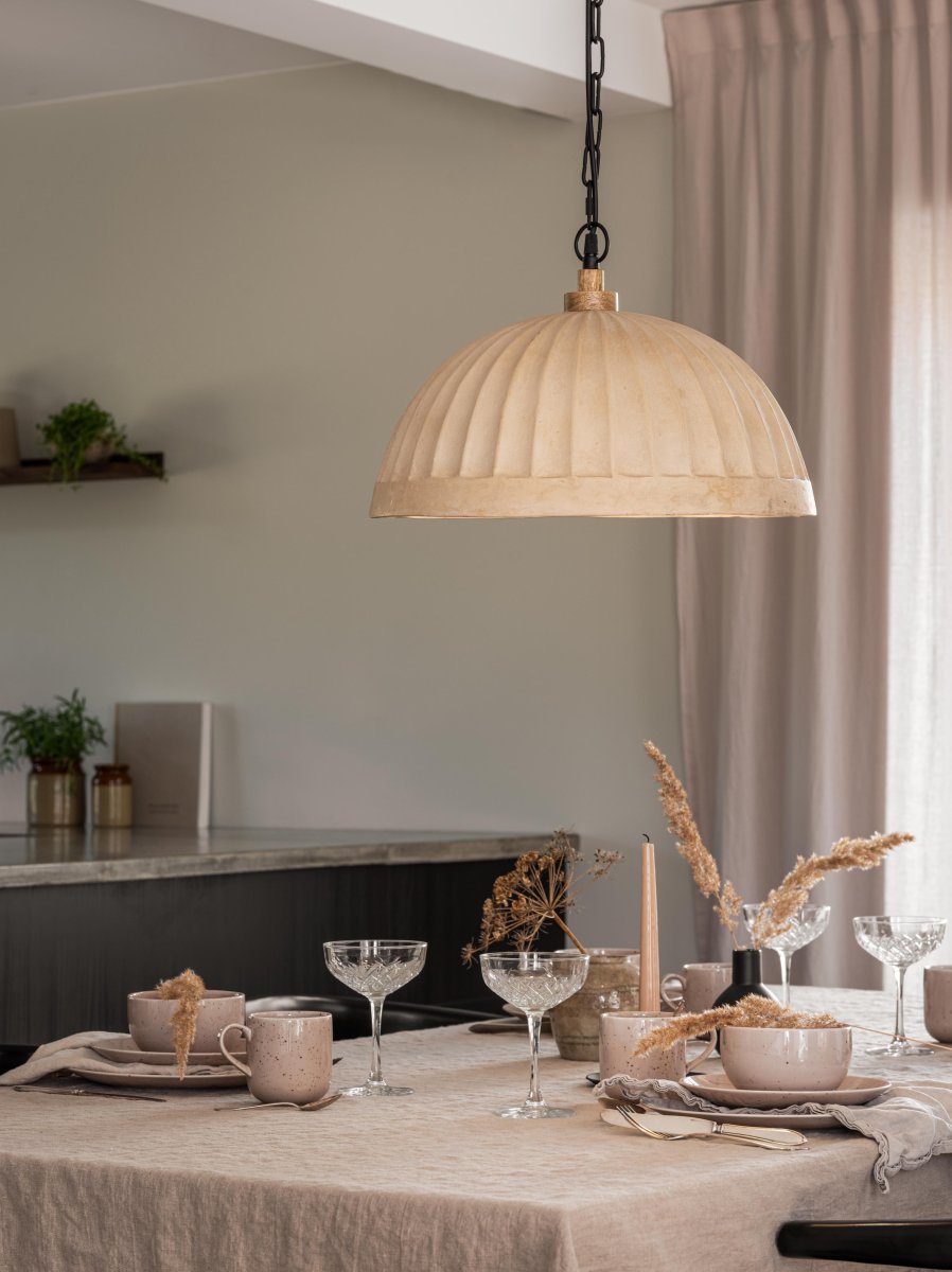 Haley Ø43 Beige suspension De PR Home - Cha&icirc;ne en m&eacute;tal noir de 1,3 m de long et c&acirc;ble en plastique noir de 1,5 m de long et bol de plafond en m&eacute;tal noir pour suspension par crochet.