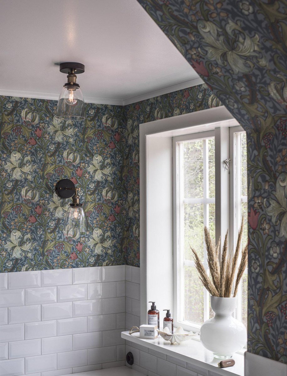 Kappa Ø14 Noir lampe de salle de bain De PR Home - &Eacute;tant donn&eacute; que l'abat-jour en verre est fabriqu&eacute; &agrave; la main, il peut parfois y avoir des bulles d'air dans le verre et il peut y avoir des irr&eacute;gularit&eacute;s dans l'&eacute;paisseur du verre sur toute la surface du verre.