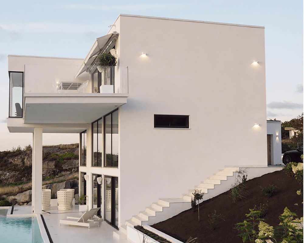 Jubilar II Blanc lampe d’extérieur De Westal - La lampe convient à une utilisation intérieure et extérieure et possède un indice de protection IP44, elle peut donc être utilisée dans les espaces privés et publics.