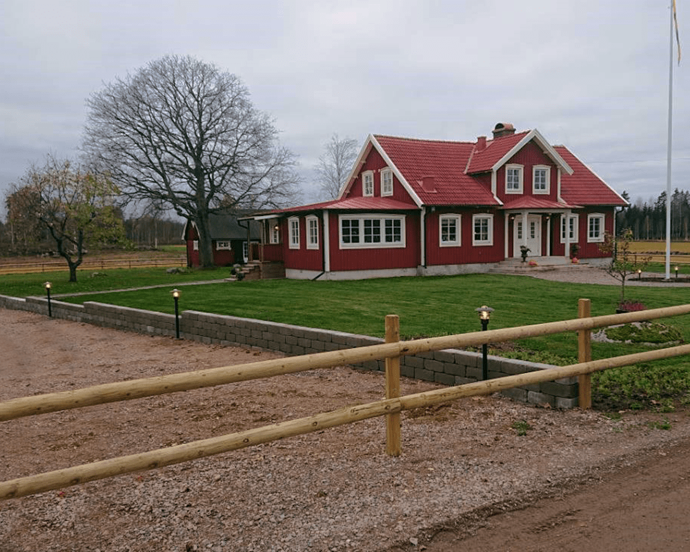 Tellus 145cm Noir bornes De Westal - Tellus est une série de luminaires qui confèrent des caractères différents à la villa, à l'immeuble ou à la maison de vacances selon la conception.