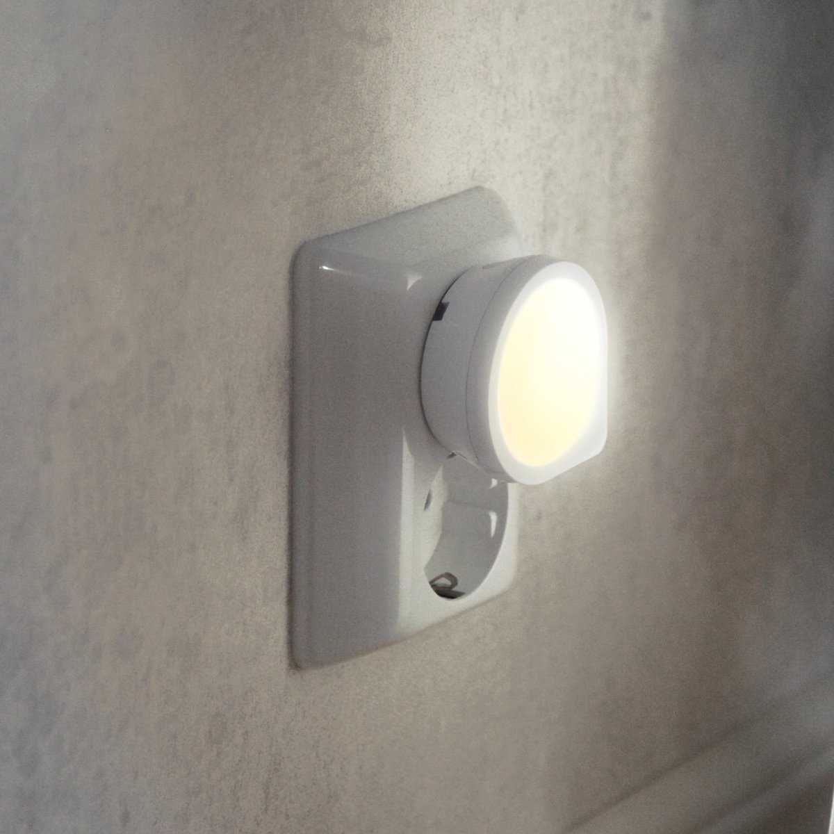 Veilleuse Sensor LED Blanc lampe pour enfant De Star Trading - Son capteur intégré détecte l'obscurité et allume automatiquement la lampe – idéale pour une utilisation nocturne.