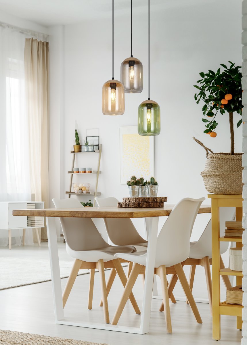 Cork Ø30 Multicolore suspension De Trio Lighting - Le m&eacute;lange de mat&eacute;riaux compos&eacute; de li&egrave;ge, de verre et de m&eacute;tal souligne l'&eacute;quilibre entre le design moderne et la beaut&eacute; de la nature - parfait pour cr&eacute;er un environnement calme et atmosph&eacute;rique.