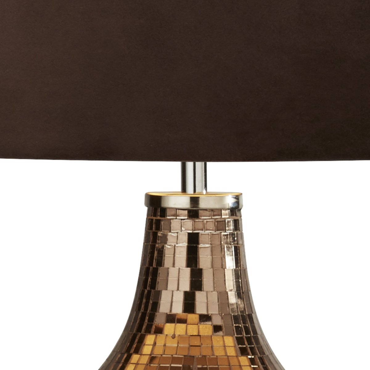 Disco 54cm Brun lampe de table De Searchlight - Cette lampe de table exclusive allie glamour et &eacute;l&eacute;gance avec sa base r&eacute;fl&eacute;chissante et son abat-jour marron assorti.