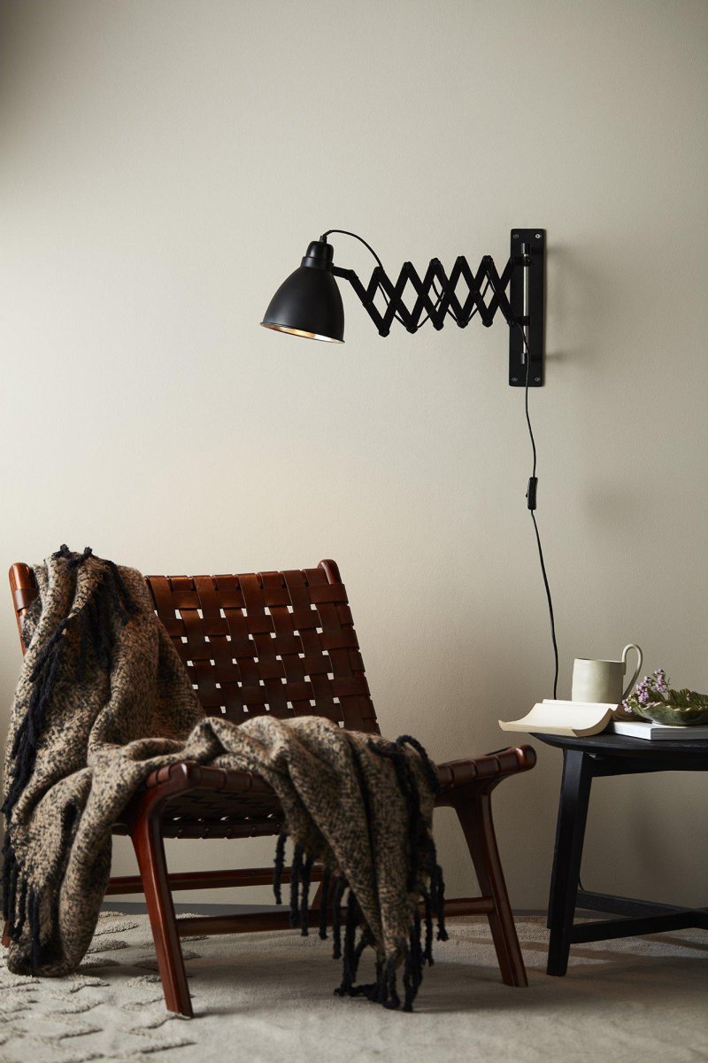 Maxime Noir applique murale De PR Home - Le diamètre de l'écran est de 16 cm.