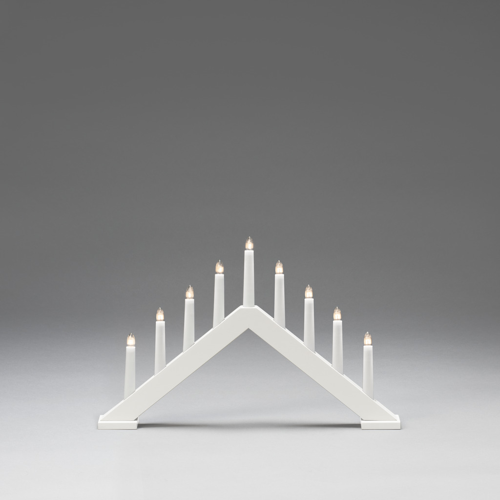 Candelabra 9 Lights Blanc mat De Konstsmide - Offrez &agrave; votre maison une atmosph&egrave;re de No&euml;l intemporelle et &eacute;l&eacute;gante avec cet &eacute;l&eacute;gant bougeoir de l'Avent en bois laqu&eacute; blanc.