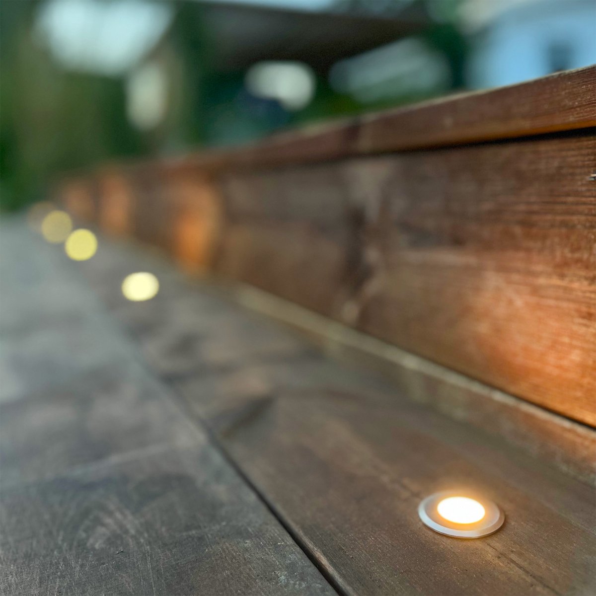 Dexter 10 Argent De Lightson - La livraison comprend 10 spots de pont, un c&acirc;ble de d&eacute;rivation de 10 m et un transformateur (21 W).