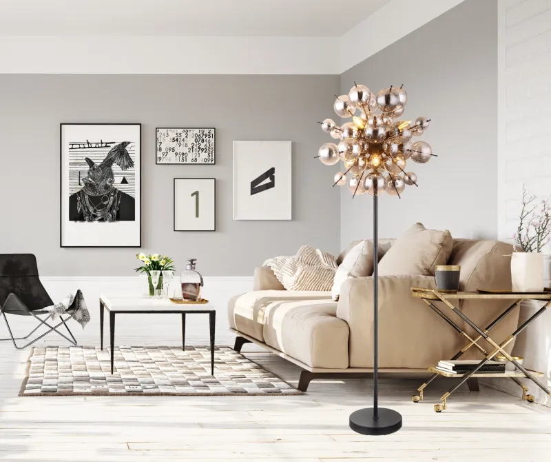 Timo Noir lampadaire De Globo Lighting - Timo&nbsp;&auml;r en modern golvlampa med en industriell touch som ger rummet en varm och inbjudande atmosf&auml;r.
