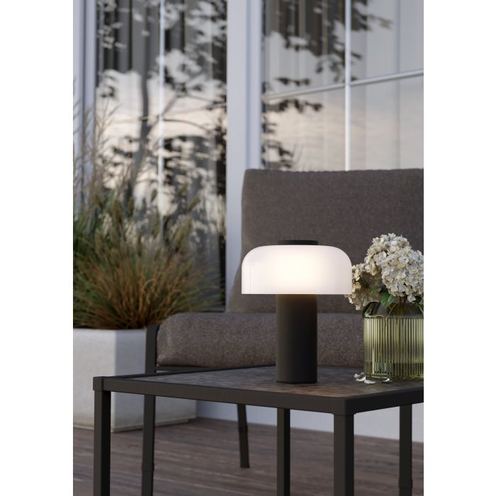 Ponente 20cm Blanc portable De Eglo - La lampe a un indice de protection IP44 et convient à une utilisation intérieure et extérieure.