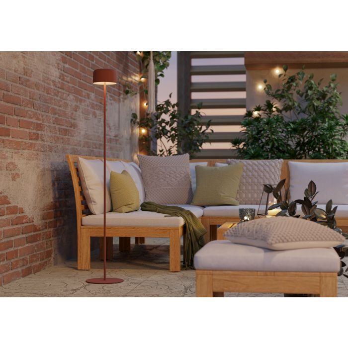 Roccanova 120cm ROUGE lampe solaire De Eglo - Avec un indice de protection IP44, il est résistant aux intempéries et parfait pour la terrasse ou le balcon.