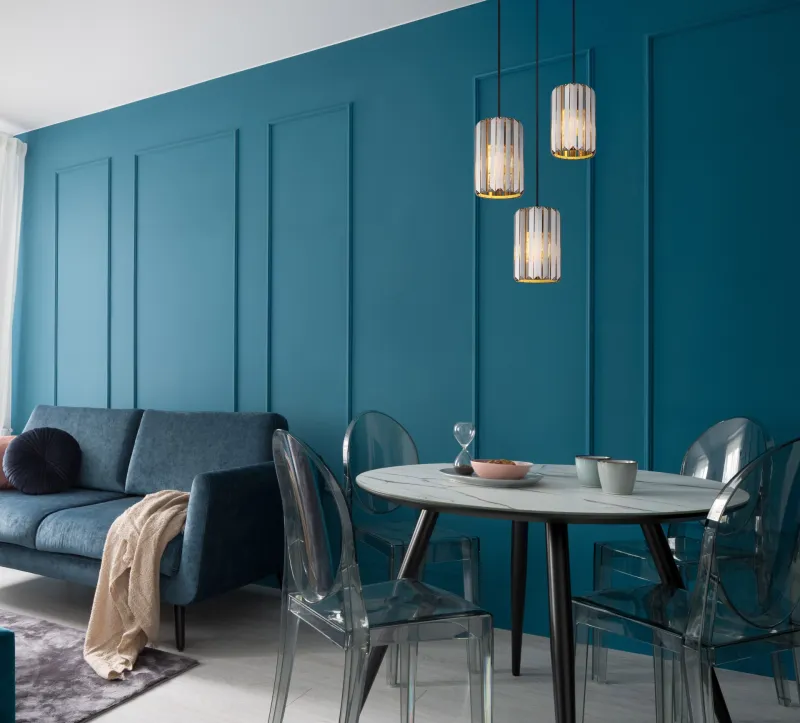 Run Ø35 Couleur fumée suspension De Globo Lighting - Kombinationen av metall i tr&auml;utseende och de tre sk&auml;rmarna med r&ouml;kf&auml;rgade K5-kristaller ger en harmonisk ljusspridning och en sofistikerad k&auml;nsla.