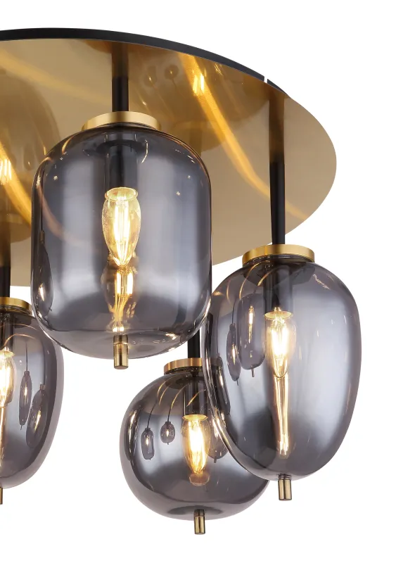 Blacky Ø63 Laiton plafonnier De Globo Lighting - Lampan &auml;r utrustad med 6st r&ouml;kf&auml;rgade glaskupor i olika former, som h&auml;nger fr&aring;n taket p&aring; mattsvarta st&auml;nger f&auml;sta vid en m&auml;ssingsf&auml;rgad bas.