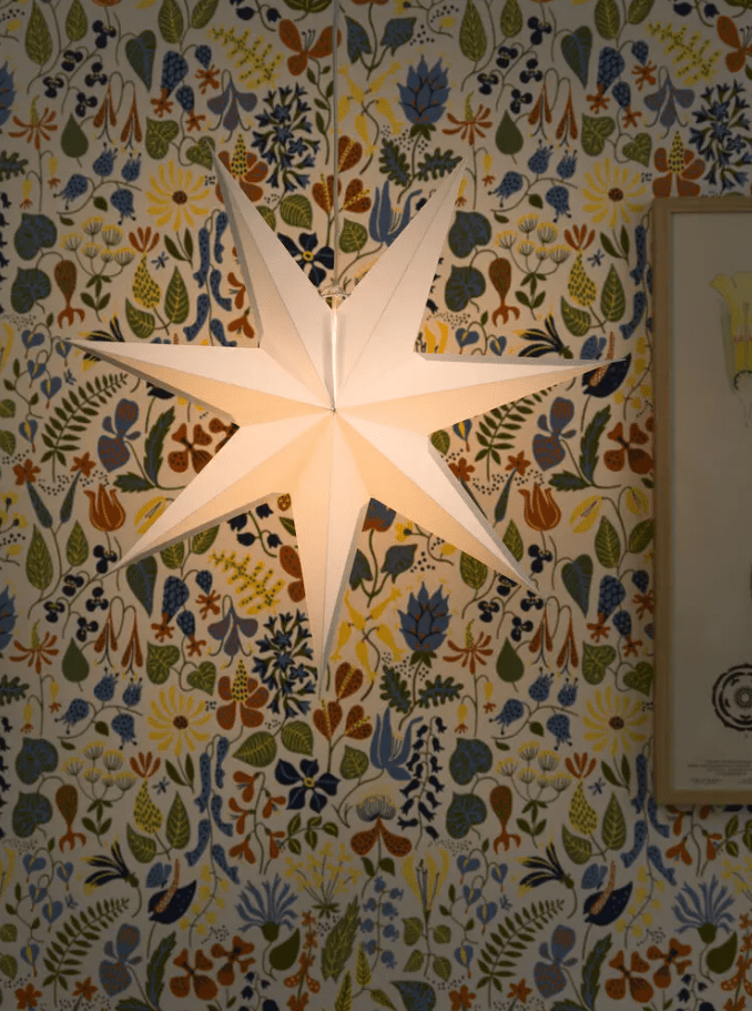 Étoile En Papier Ø60 Grège De Konstsmide - Avec son design &eacute;l&eacute;gant et sa lumi&egrave;re douce, il cr&eacute;e une atmosph&egrave;re de No&euml;l calme et chaleureuse.