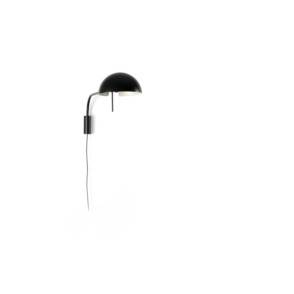 Dominica 88cm Noir applique murale De Faro Barcelona - Avec ses formes g&eacute;om&eacute;triques &eacute;pur&eacute;es et son style industriel &eacute;pur&eacute;, elle allie force et &eacute;l&eacute;gance sophistiqu&eacute;e.