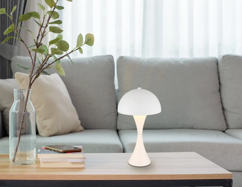 Dima 36cm Blanc lampe de table De Globo Lighting - Perfekt f&ouml;r moderna milj&ouml;er, d&auml;r den ger en sofistikerad touch samtidigt som den sprider behagligt ljus.