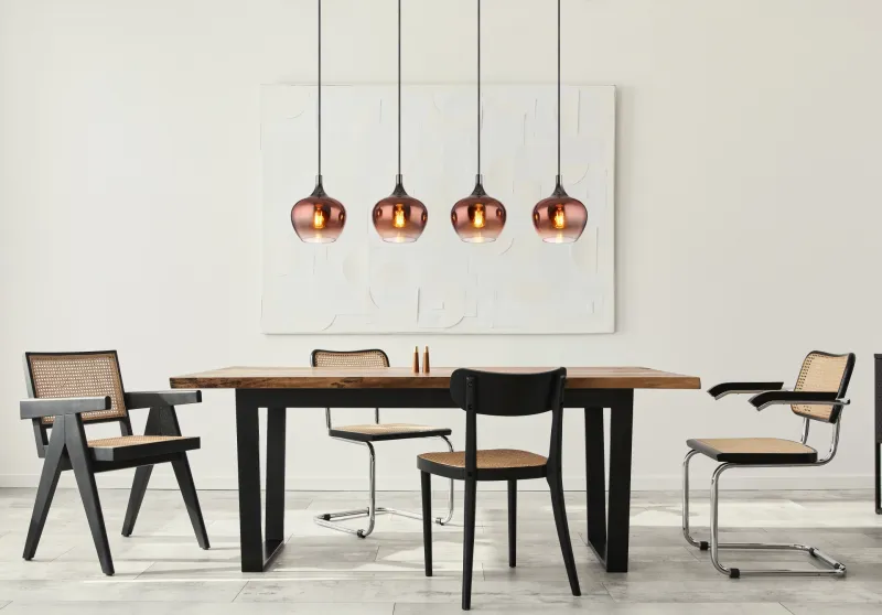 Maxy 100cm Cuivre suspension De Globo Lighting - Den mattsvarta och krompl&auml;terade metallstommen ger lampan en modern och sofistikerad look, medan de kopparf&auml;rgade glaskuporna med en klar och tonad gradient skapar en unik ljusupplevelse.