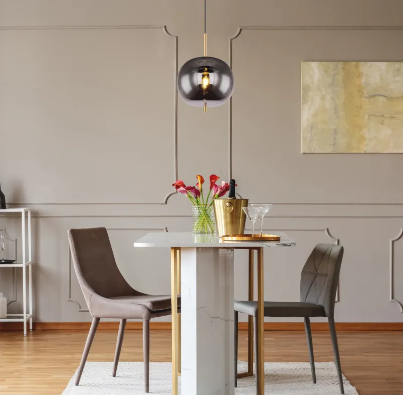 Blacky Ø30 Laiton suspension De Globo Lighting - En stilren armatur som skapar en st&auml;mningsfull och elegant belysning i ditt hem,&nbsp;perfekt i vardagsrum eller matsal.