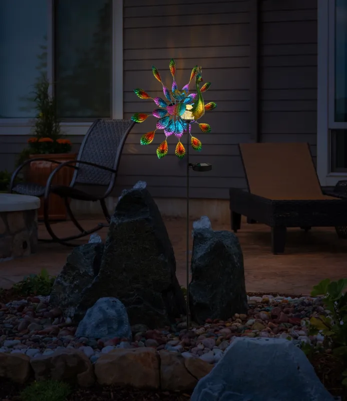 Wind Multicolore lampe solaire De Globo Lighting - En unik och livfull dekoration som ger tr&auml;dg&aring;rden en extra touch av f&auml;rg och elegans!