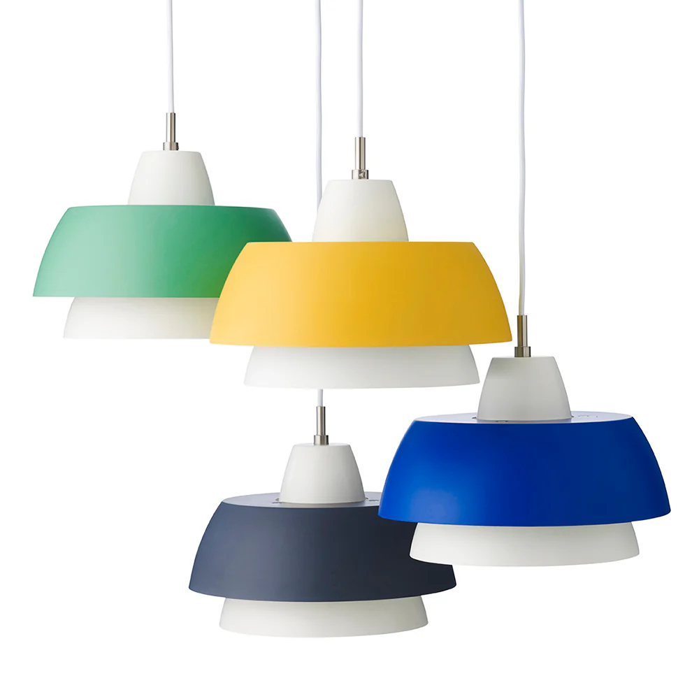 Trio Ø28 Jaune suspension De Superliving - Avec la source lumineuse LED de votre choix, vous obtenez une lumi&egrave;re douce au-dessus de la table.