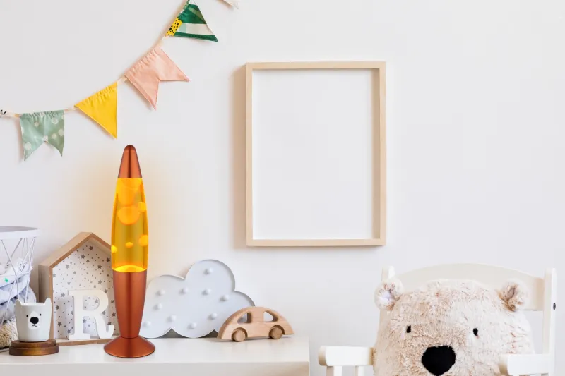 Etna Orange lampe pour enfant De Globo Lighting - Etna &auml;r en fascinerande lavalampa med gul v&auml;tska och oranget vax som sm&auml;lter l&aring;ngsamt och skapar hypnotiska ljuseffekter.