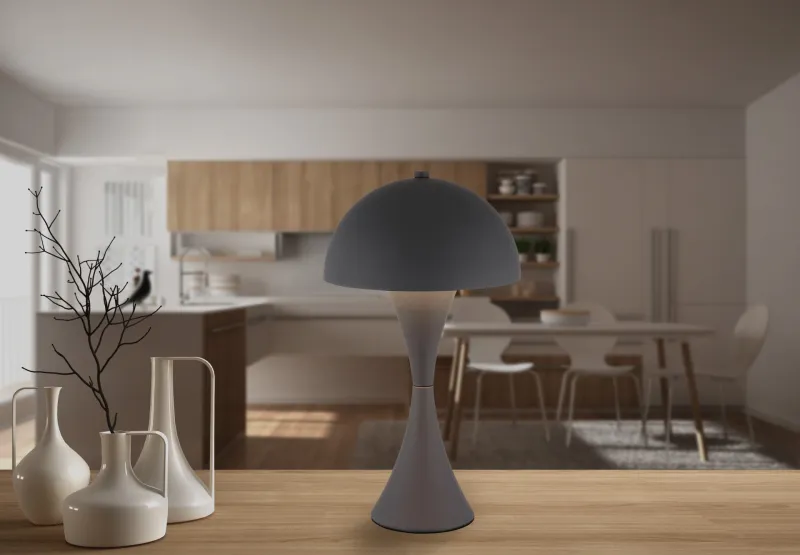 Dima 36cm Noir lampe de table De Globo Lighting - Perfekt f&ouml;r moderna milj&ouml;er, d&auml;r den ger en sofistikerad touch samtidigt som den sprider behagligt ljus.