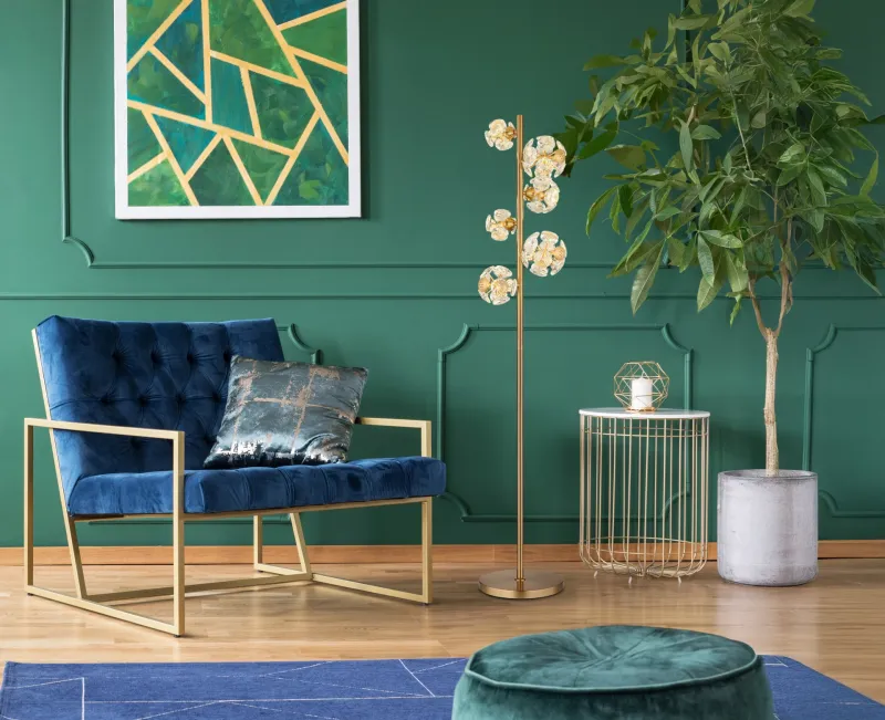 Virina Or lampadaire De Globo Lighting - Med en perfekt balans mellan modern design och funktionalitet blir Virina ett lyxigt blickf&aring;ng som f&ouml;rh&ouml;jer rummets karakt&auml;r och skapar unika ljusmoment.