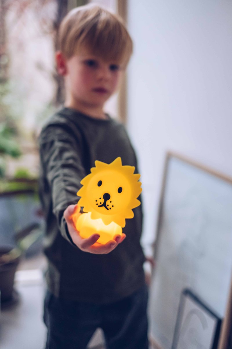 Bundle of Light - Lion Mini Jaune lampe pour enfant De Mr Maria - Apportez un peu de lumi&egrave;re et de joie dans votre journ&eacute;e et votre maison avec cette charmante lampe lion.