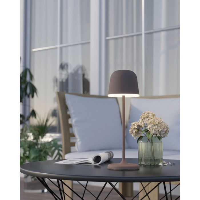 Mannera 34cm Brun rouille portable De Eglo - Grâce au variateur tactile intégré, vous pouvez régler la lumière sur trois niveaux pour créer la sensation idéale, d'une lueur douce et chaleureuse à une lumière plus fonctionnelle.