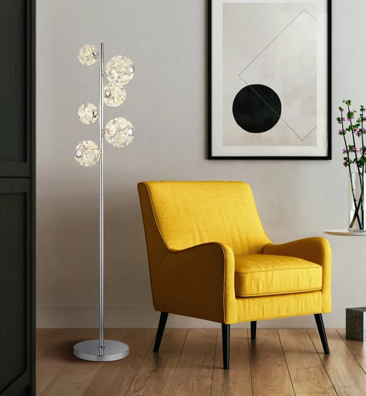 Virina Chrome lampadaire De Globo Lighting - Med en perfekt balans mellan modern design och funktionalitet blir Virina ett lyxigt blickf&aring;ng som f&ouml;rh&ouml;jer rummets karakt&auml;r och skapar unika ljusmoment.