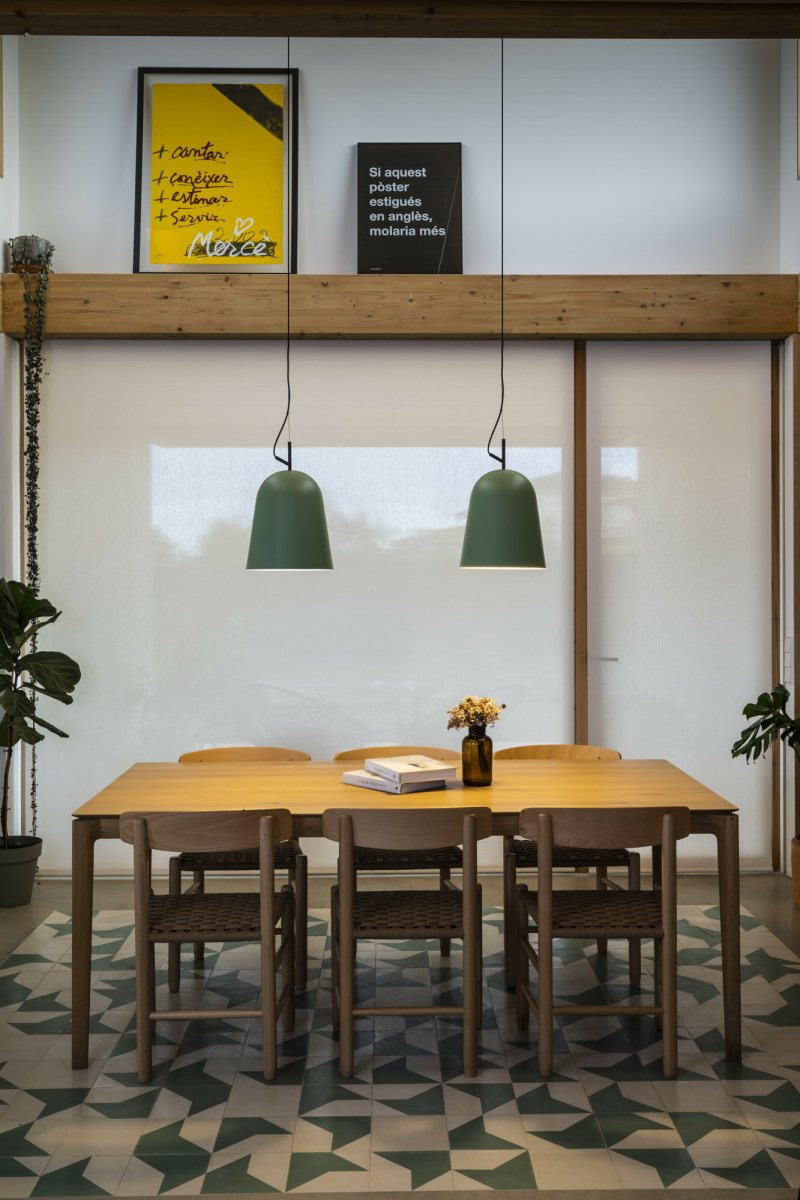 Studio Ø30 Vert suspension De Faro Barcelona - Studio allie forme et fonctionnalit&eacute; pour ceux qui recherchent un &eacute;clairage alliant personnalit&eacute; et style.